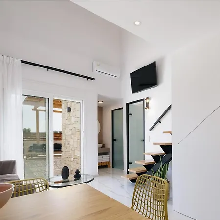 Solis Villa, With Heated Pool & 5 Minutes To Beach, By Thinkvilla