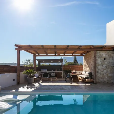 Villa Solis Villa, With Heated Pool & 5 Minutes To Beach, By Thinkvilla