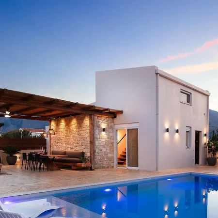 Solis Villa, With Heated Pool & 5 Minutes To Beach, By Thinkvilla